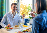 Genießen Sie gesellige Stunden zu zweit im Restaurant.