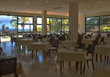 Das großzügige Restaurant empfängt Sie in heller und angenehmer Atmosphäre.