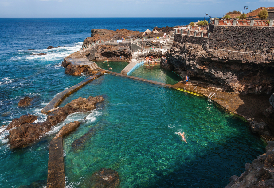 Entdecken Sie die Naturschwimmbecken von La Fajana direkt am Atlantik.
