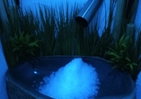 Der Eisbrunnen sorgt für eine besondere Atmosphäre im Wellnessbereich.