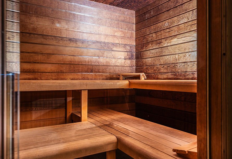 Die Sauna sorgt für wohltuende Wärme und entspannte Wohlfühlmomente.
