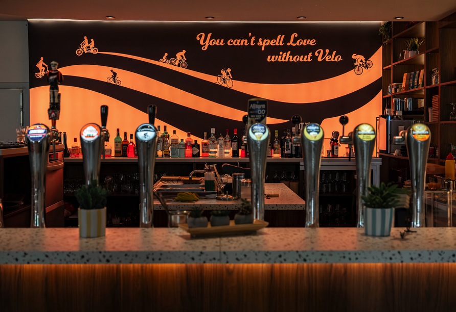 Die Hotelbar bietet den passenden Rahmen für einen gemütlichen Tagesausklang.