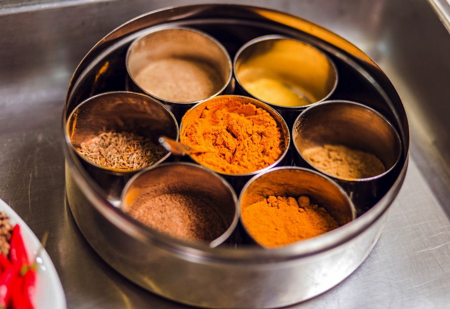 Aromatische indische Gewürze verleihen den Speisen ihren charakteristischen Geschmack und gehören fest zur ayurvedischen Küche.