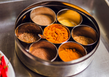 Aromatische indische Gewürze verleihen den Speisen ihren charakteristischen Geschmack und gehören fest zur ayurvedischen Küche.