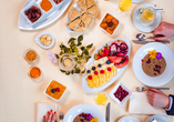 Frische, ausgewogene Speisen und aromatische Gewürze machen gesunde Ernährung zu einem genussvollen Teil des Aufenthalts.