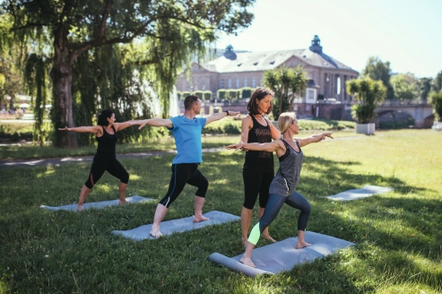 Tägliche Yogaeinheiten laden dazu ein, Körper und Geist in Einklang zu bringen und mit neuer Energie in den Tag zu starten.