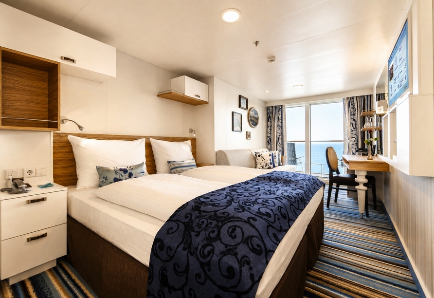 Beispiel einer Balkonkabine an Bord der Mein Schiff 3 | KI bearbeitet