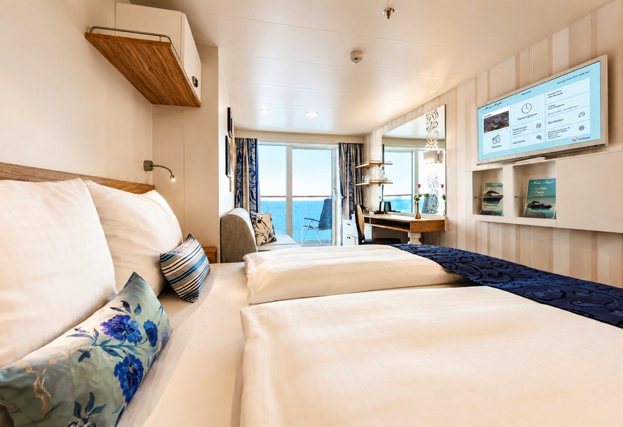 Beispiel einer Balkonkabine an Bord der Mein Schiff 3 | KI bearbeitet