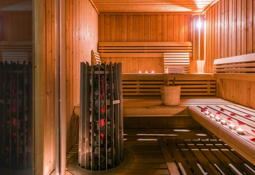 Die Sauna bietet wohltuende Wärme und ideale Voraussetzungen für entspannte Wohlfühlmomente.