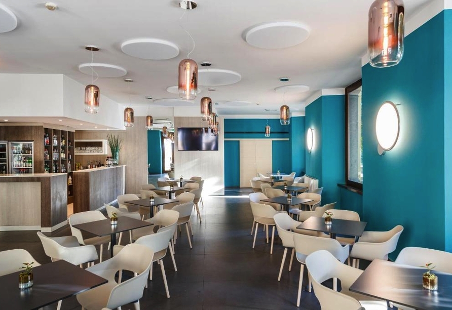 Die stilvolle Hotelbar bietet den passenden Rahmen für einen gemütlichen Drink und einen entspannten Tagesausklang.