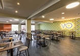 Das moderne Restaurant lädt zu entspannten Mahlzeiten in stilvollem Ambiente ein.