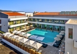 Machen Sie es sich am Pool bequem und genießen Sie die Sonne von Zakynthos.