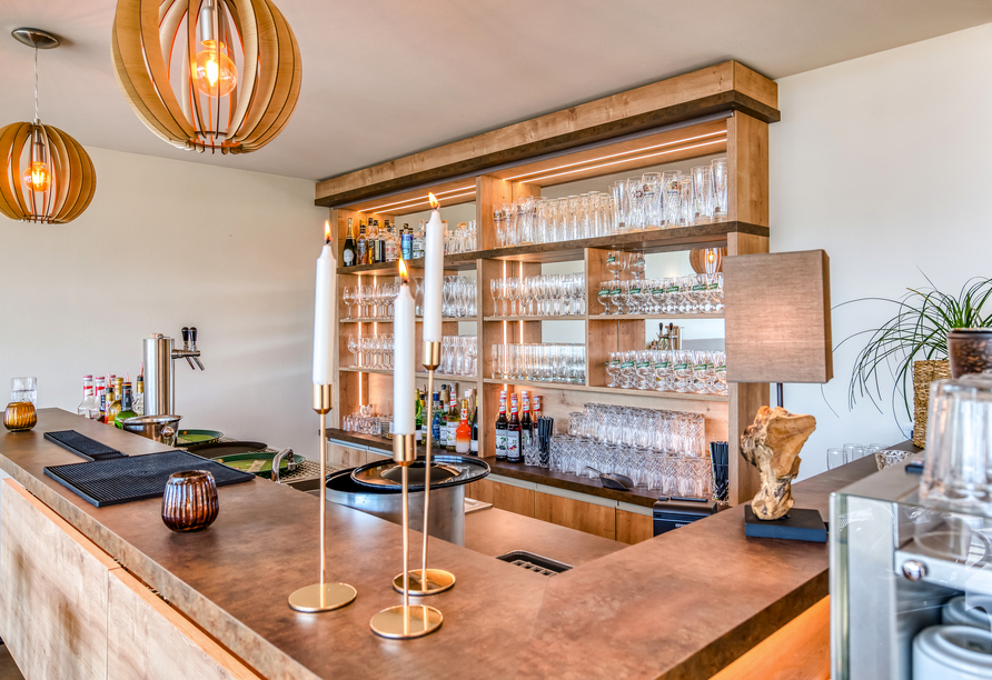 Die Hotelbar lädt dazu ein, den Abend bei einem gemütlichen Drink entspannt ausklingen zu lassen.