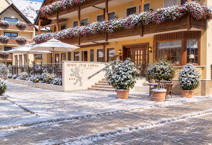 Das Hotel zum Löwen empfängt Sie in stilvoller Atmosphäre und bietet den passenden Rahmen für einen gelungenen Jahreswechsel. | KI bearbeitet