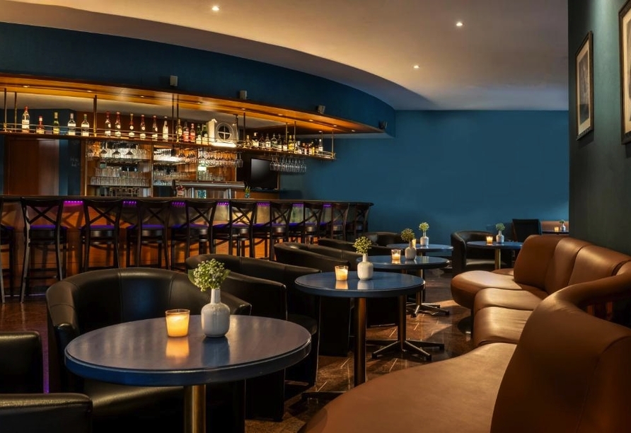 Die Hotelbar bietet den passenden Rahmen für einen gemütlichen Drink und einen entspannten Tagesausklang.