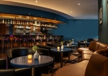 Die Hotelbar bietet den passenden Rahmen für einen gemütlichen Drink und einen entspannten Tagesausklang.