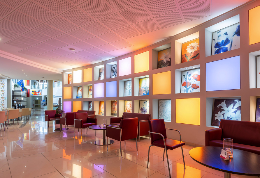Die Hotelbar bietet den passenden Rahmen für einen gemütlichen Drink und einen entspannten Tagesausklang.