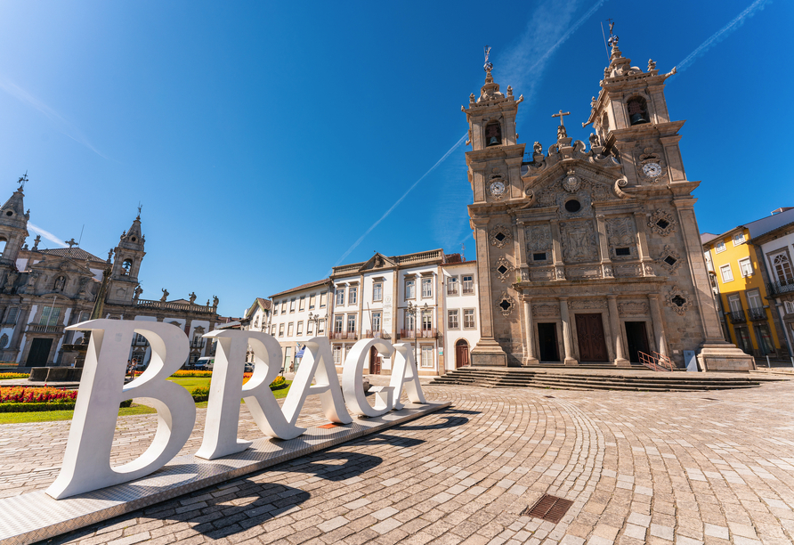 Erleben Sie Bragas historisches Flair rund um die Igreja de Santa Cruz.