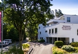 Das Heidehotel Bad Bevensen empfängt Sie inmitten der grünen Landschaft der Lüneburger Heide und bietet ideale Voraussetzungen für eine erholsame Auszeit.