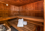 In der Sauna können Sie bei einem Aufguss entspannen.
