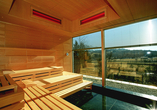 Die Sauna des AllgäuSternHotels bietet wohltuende Wärme und einen herrlichen Blick auf die umliegende Landschaft.