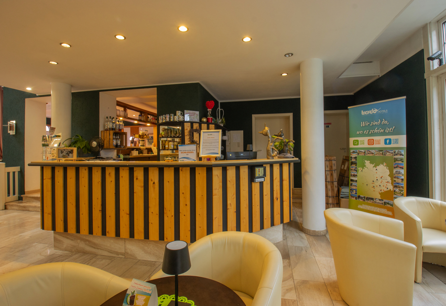 An der Rezeption des Ferien Hotels Spreewald werden Sie herzlich empfangen.