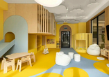 Der Indoor-Spielplatz bietet auch bei schlechtem Wetter viel Platz zum Spielen, Toben und Entdecken.