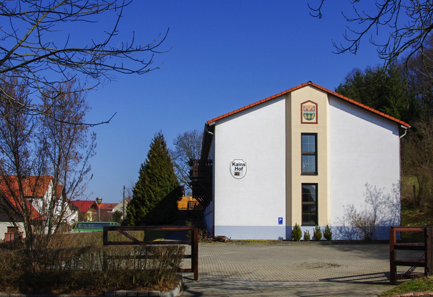 Außenansicht des Landhotels Kains Hof
