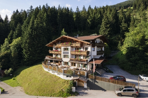 Herzlich willkommen im Hotel Almhof Roswitha!
