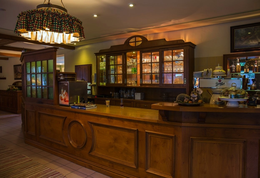 An der Restauranttheke werden die Gäste herzlich empfangen und auf genussvolle Stunden eingestimmt.