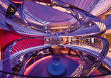 Das eindrucksvolle Atrium an Bord der Koningsdam