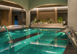 Das Hallenbad verspricht wohltuende Wellnessmomente.