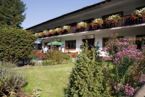 Willkommen im Landhotel Hochspessart – genießen Sie erholsame Urlaubstage inmitten der idyllischen Natur des Spessarts.