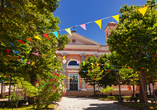 Entdecken Sie Nuoro, das kulturelle Zentrum im ursprünglichen Herzen Sardiniens.