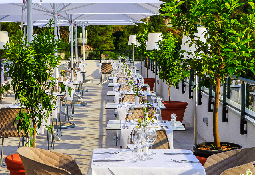 Auf der Restaurantterrasse erwarten Sie genussvolle Stunden unter freiem Himmel.