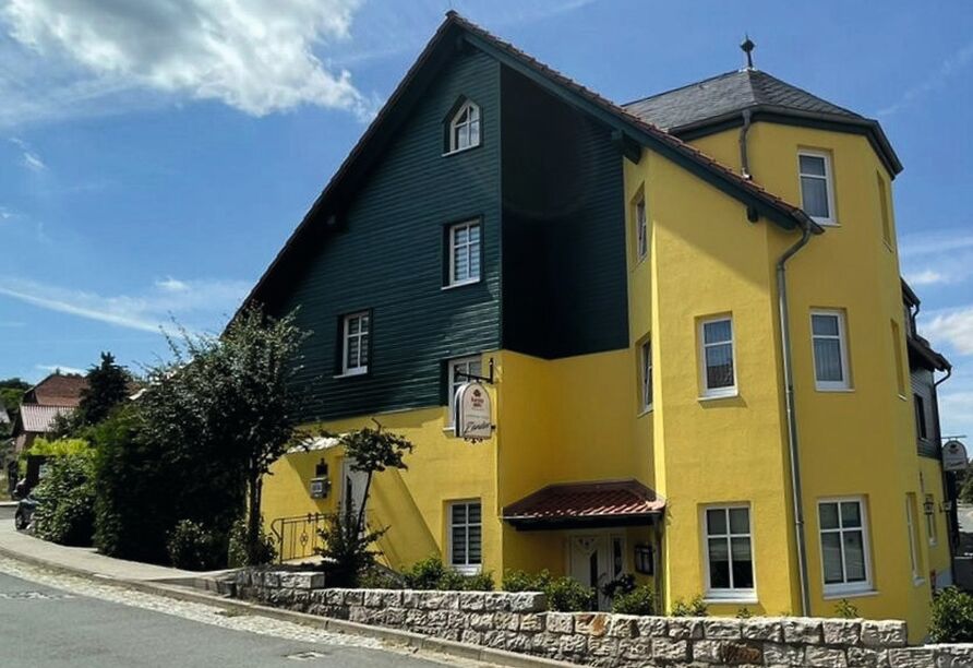 Willkommen im Landgasthaus Zander, Ihrem gemütlichen Ausgangspunkt für Entdeckungen im Harz. | KI bearbeitet