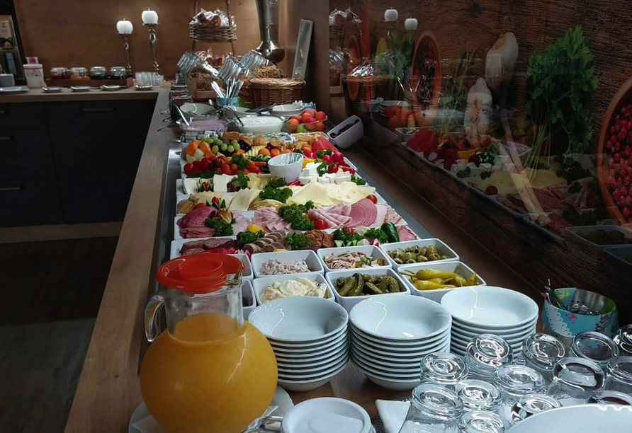 Freuen Sie sich auf einen genussvollen Start in den Tag am reichhaltigen Frühstücksbuffet.