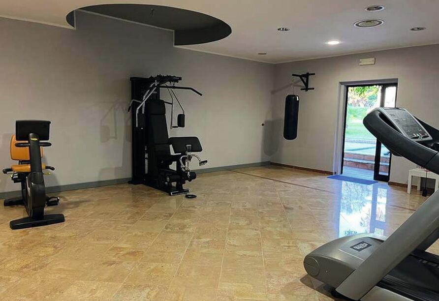 Powern Sie sich im Fitnessraum des Hotels aus.