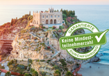 Hoch über dem malerischen Tropea thront die eindrucksvolle Kirche Santa Maria dell’Isola.