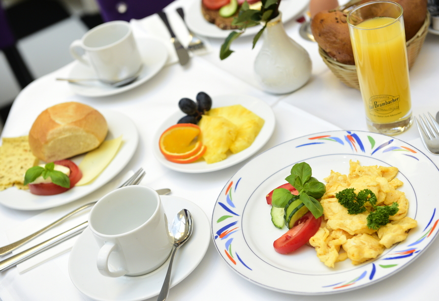 Genießen Sie ein reichhaltiges Frühstück im Hotel Alexandra.