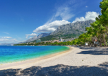 Entspannen Sie an Ihrem freien Tag am Strand und genießen Sie die Sonne.