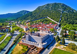 Sie besuchen außerdem die Stadt Ston.