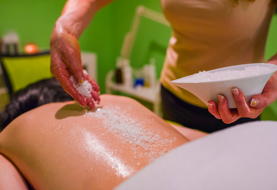 Entspannen Sie bei einer wohltuenden Massage.