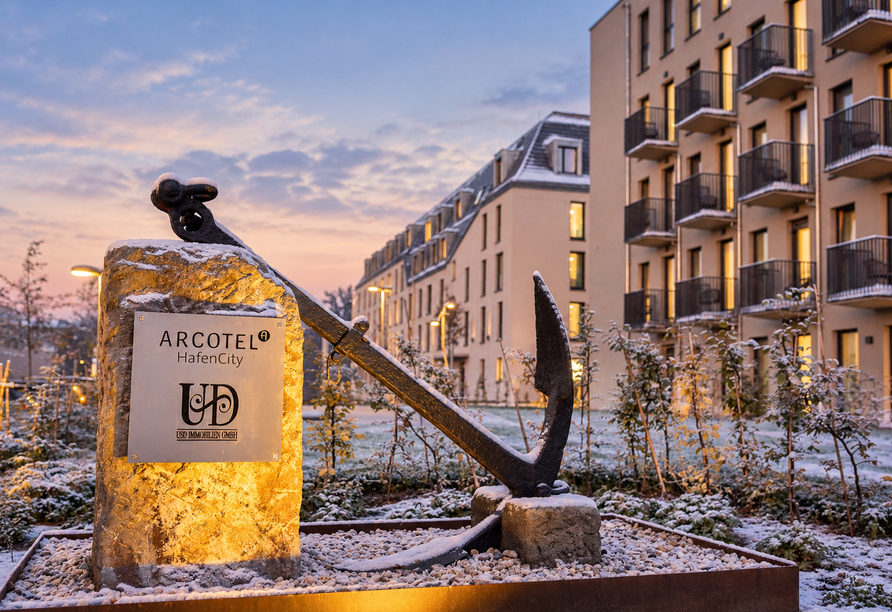 Das ARCOTEL HafenCity Dresden verbindet modernes Design mit maritimem Flair. | KI bearbeitet