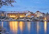 Vom Hotel haben Sie einen traumhaften Blick auf den Diemelsee. | KI bearbeitet