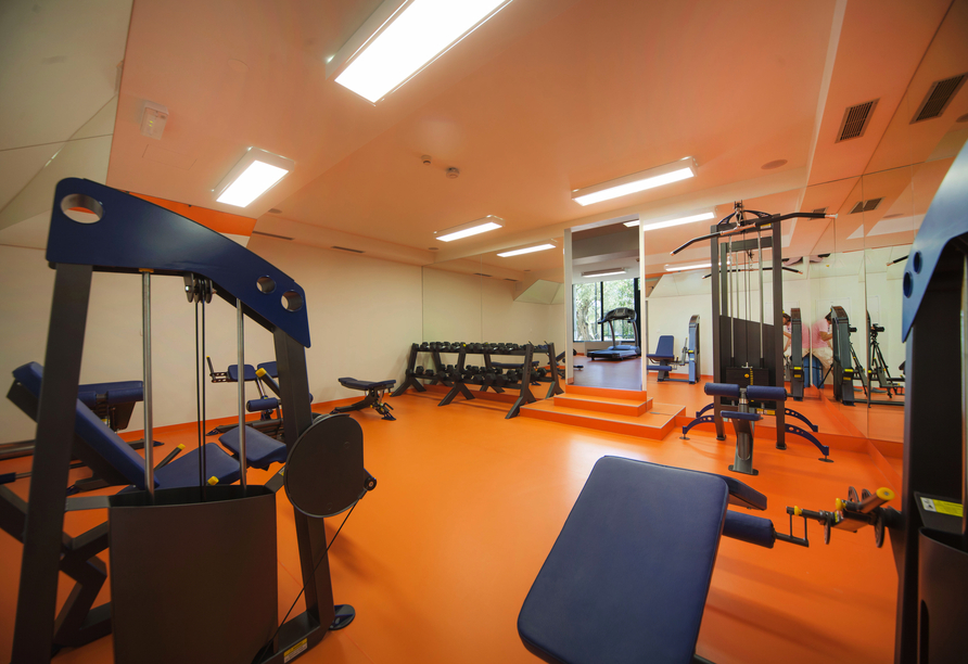 Auch im Urlaub können Sie aktiv bleiben und sich beim Training im Fitnessraum auspowern.