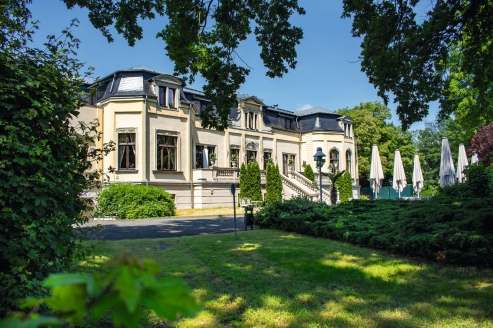 Imposant, herrschaftlich, elegant. Besuchen Sie das Schloss Breitenfeld werden Sie sich wohlfühlen.