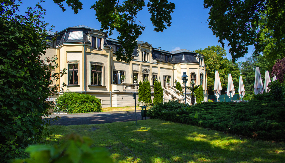 Imposant, herrschaftlich, elegant. Besuchen Sie das Schloss Breitenfeld werden Sie sich wohlfühlen.