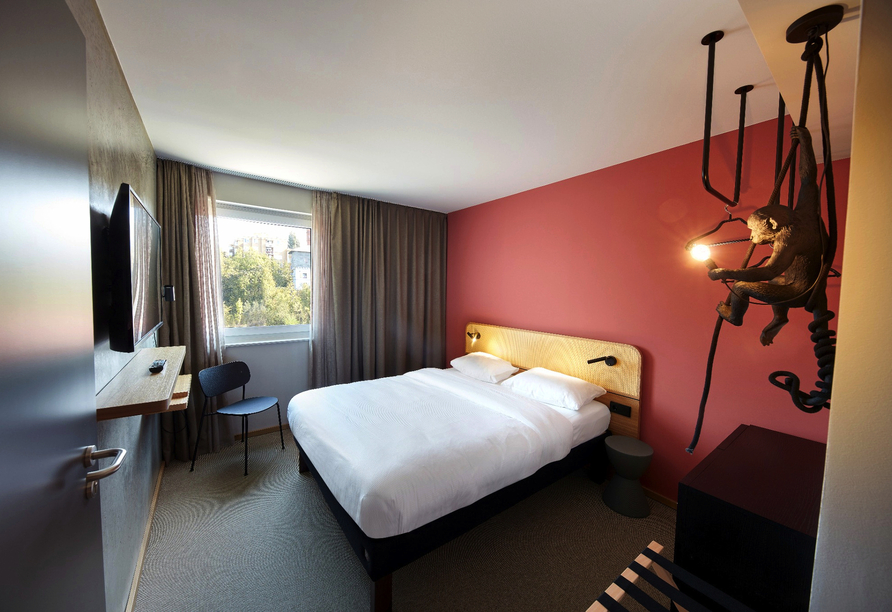 Beispielbild eines Doppelzimmers Ibis Styles | KI bearbeitet