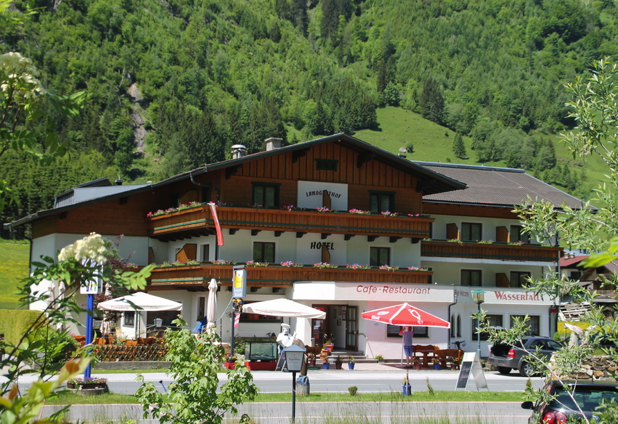 Herzlich willkommen im Hotel Wasserfall in Fusch. 